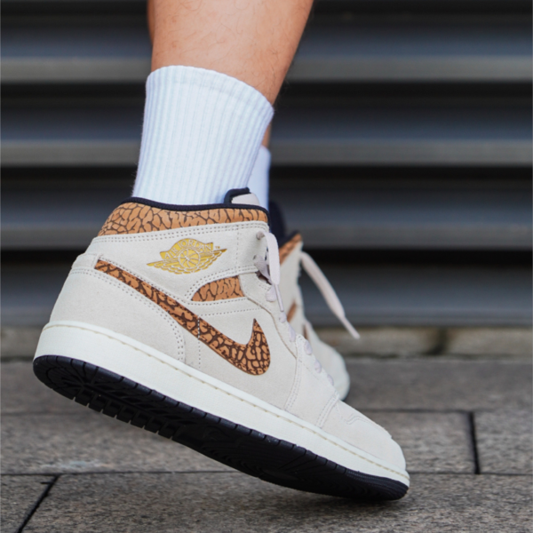 Giay Nike Air Jordan 1 Mid SE 'Brown Elephant' DZ4129-102