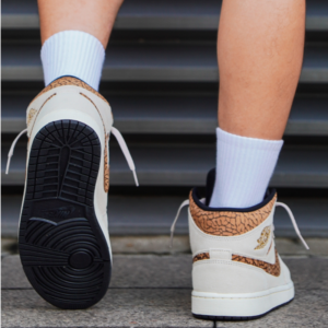 Giay Nike Air Jordan 1 Mid SE 'Brown Elephant' DZ4129-102