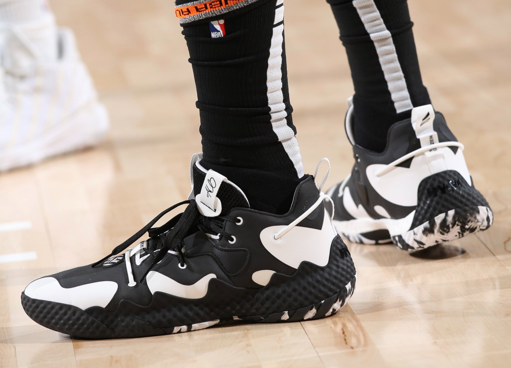 Top 20 đôi giày bóng rổ tốt nhất mùa NBA 2022-2023 (Phần 1) Hinh anh 3: Top 20 doi giay bong ro tot nhat mua NBA 2022-2023 (Phan 1)