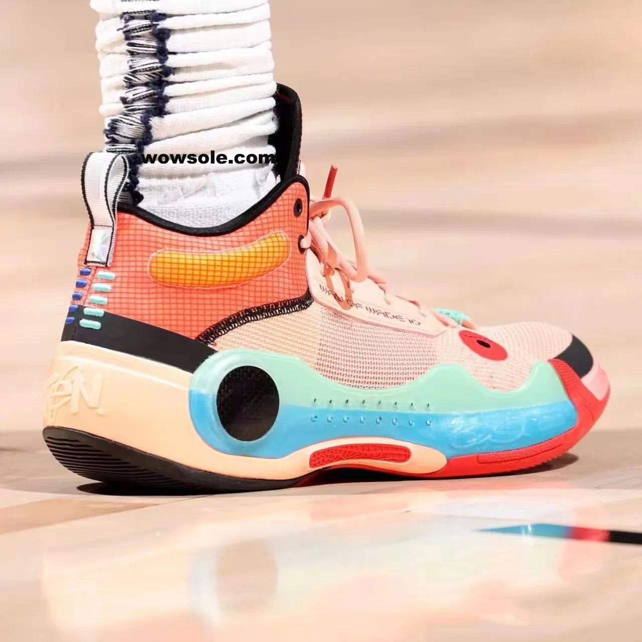 Top 20 đôi giày bóng rổ tốt nhất mùa NBA 2022-2023 (Phần 2) Hinh anh 2: Top 20 doi giay bong ro tot nhat mua NBA 2022-2023 (Phan 2)