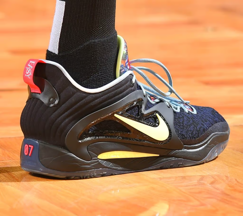 Top 20 đôi giày bóng rổ tốt nhất mùa NBA 2022-2023 (Phần 2) Hinh anh 4: Top 20 doi giay bong ro tot nhat mua NBA 2022-2023 (Phan 2)
