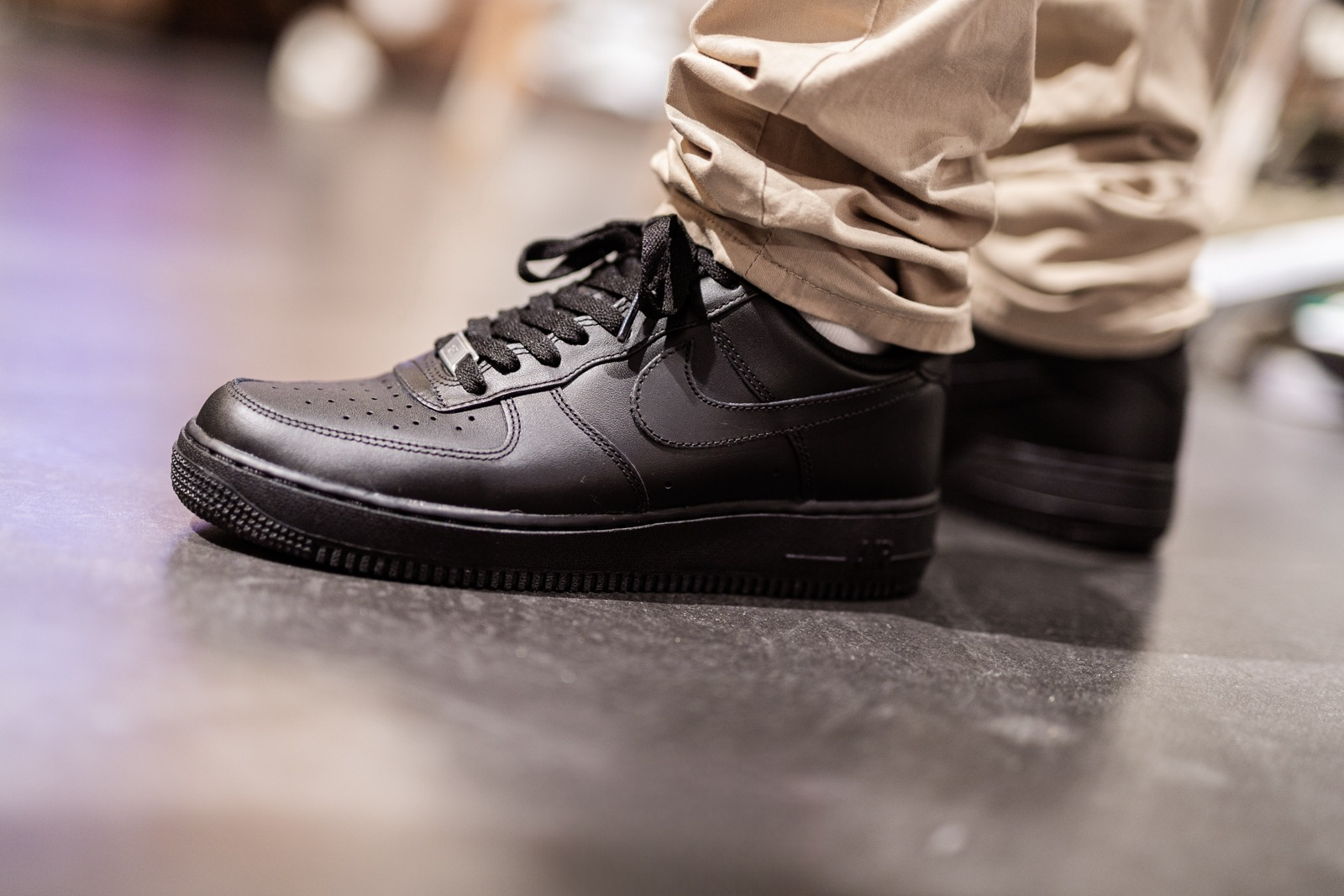 Hinh anh 3: Top 7 mau sneaker phoi mau full black duoc lua chon nhieu nhat