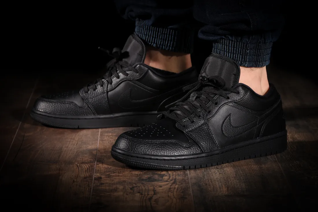 Hinh anh 4: Top 7 mau sneaker phoi mau full black duoc lua chon nhieu nhat