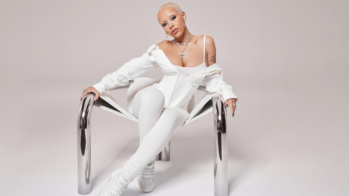 Y2K vẫn chưa hết hot: Cách làm mới xu hướng cho mùa sắp tới Hinh anh 4: Y2K van chua het hot: Cach lam moi xu huong cho mua sap toi