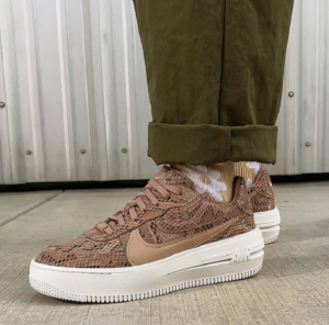 Giay Nike Air Force 1 PLT.AF.ORM 'Snakeskin' FJ4965-200