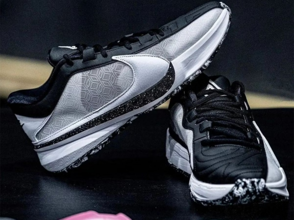 Giay Nike Zoom Freak 5 'Oreo' DX4985-101