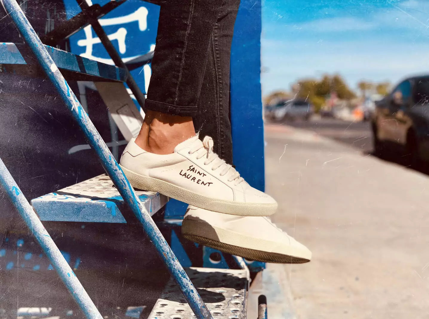 Saint Laurent Court Sneaker: Nét thanh lịch vượt thời gian Hinh anh 5: Saint Laurent Court Sneaker: Net thanh lich vuot thoi gian