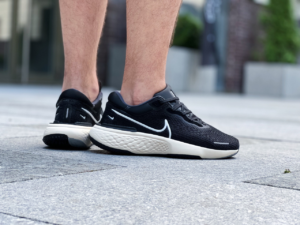 Giay Nike ZoomX Invincible Run Flyknit 'Black White' CT2228-001