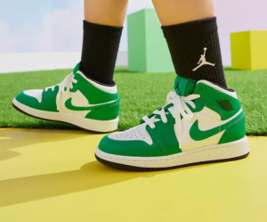 Giay Nike Air Jordan 1 Mid 'Lucky Green' DQ8423-301