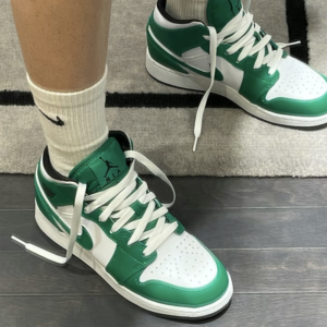 Giay Nike Air Jordan 1 Mid 'Lucky Green' DQ8423-301