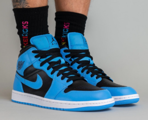 Giay Nike Air Jordan 1 Mid 'University Blue Black' DQ8426-401