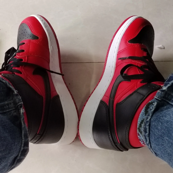 Giay Nike Air Jordan 1 Mid GS 'Reverse Bred' 554725-660
