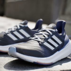 Giay Adidas Ultraboost Light 'Navy White' IE1752