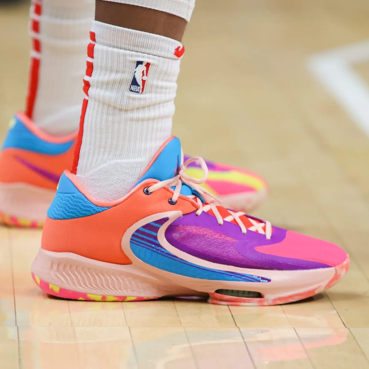 Những phối màu Nike Freak 4 bạn nên sở hữu ngay hôm nay Hinh anh 4: Nhung phoi mau Nike Freak 4 ban nen so huu ngay hom nay