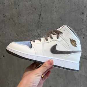 Giay Nike Air Jordan 1 Mid GS 'Grey Velvet Toe' FB9899-100