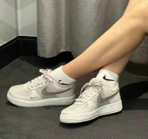 Giay Nike Air Force 1 Low 'Light Orewood' FB8483-100