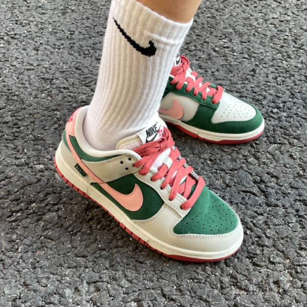 Giay Nike Dunk Low SE 'All Petals United' FN8923-061