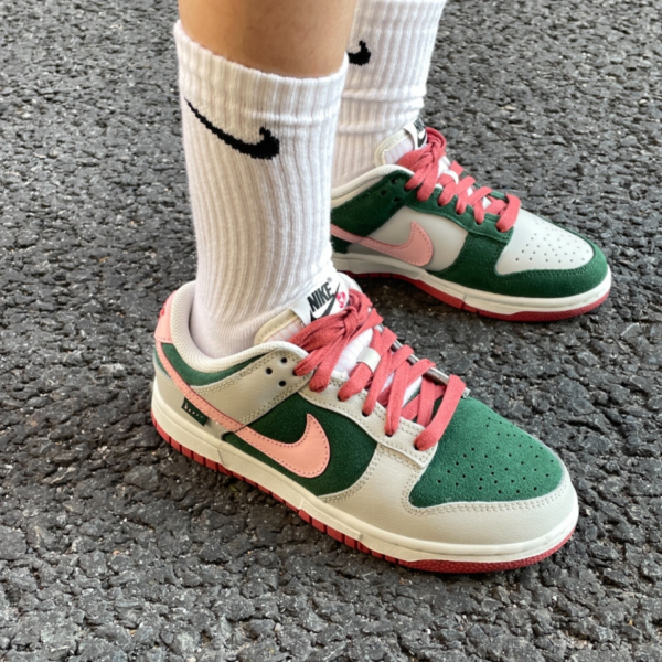 Giay Nike Dunk Low SE 'All Petals United' FN8923-061