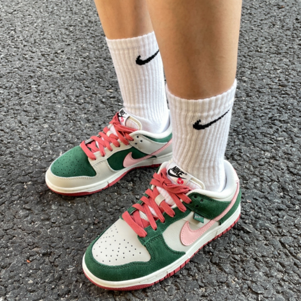 Giay Nike Dunk Low SE 'All Petals United' FN8923-061
