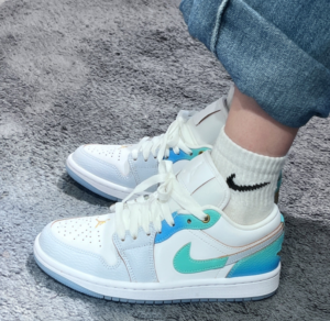 Giay Nike Air Jordan 1 Low SE 'Emerald Rise' FN8899-131