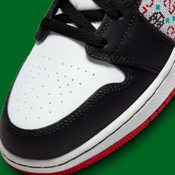 Giay Nike Air Jordan 1 Mid SE 'Ugly Christmas Sweater' DM1208-150