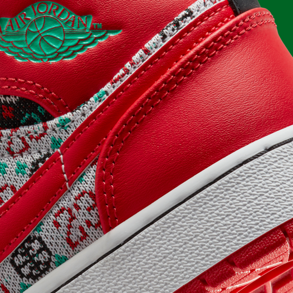 Giay Nike Air Jordan 1 Mid SE 'Ugly Christmas Sweater' DM1208-150