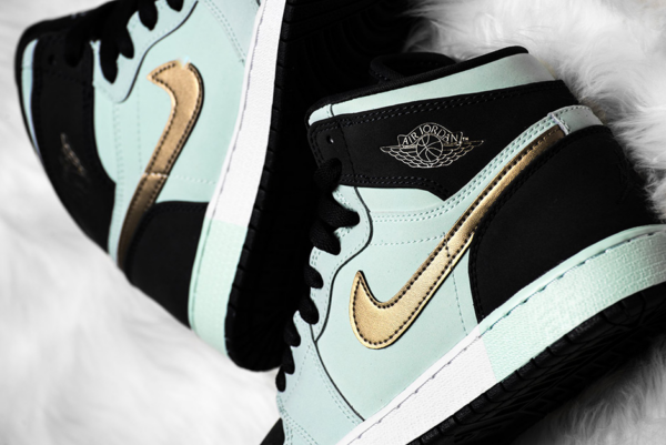 Giay Nike Air Jordan 1 Retro High 'Mint Foam' 332148-300