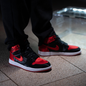 Giay Nike Air Jordan 1 Retro High OG 'Satin Bred' FD4810-061