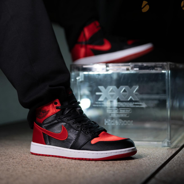 Giay Nike Air Jordan 1 Retro High OG 'Satin Bred' FD4810-061