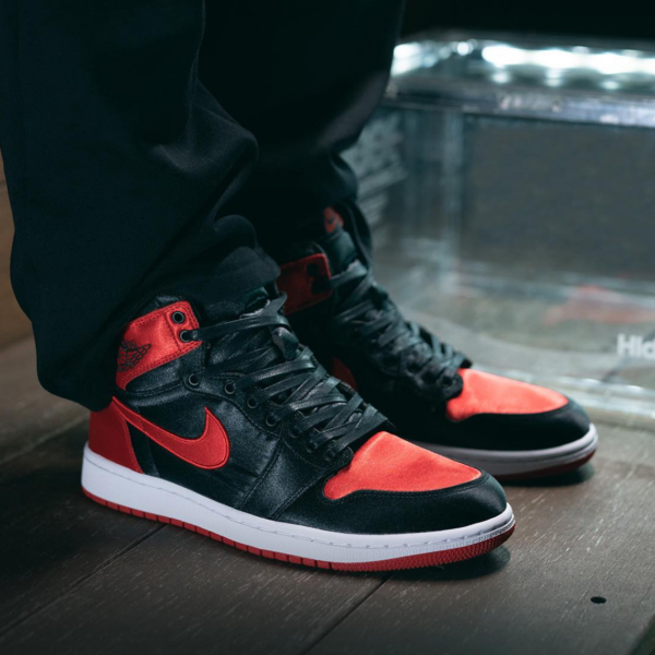 Giay Nike Air Jordan 1 Retro High OG 'Satin Bred' FD4810-061