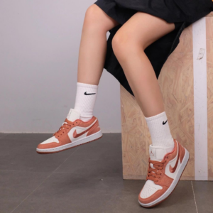 Giay Nike Air Jordan 1 Low SE 'Sky J Orange' FN3722-801