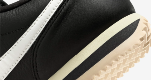 Giay Nike Cortez 'Black And Sail' FB6877-001