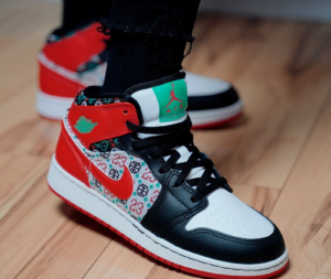 Giay Nike Air Jordan 1 Mid SE 'Ugly Christmas Sweater' DM1208-150