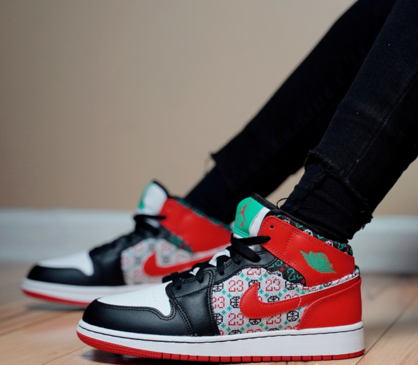Giay Nike Air Jordan 1 Mid SE 'Ugly Christmas Sweater' DM1208-150
