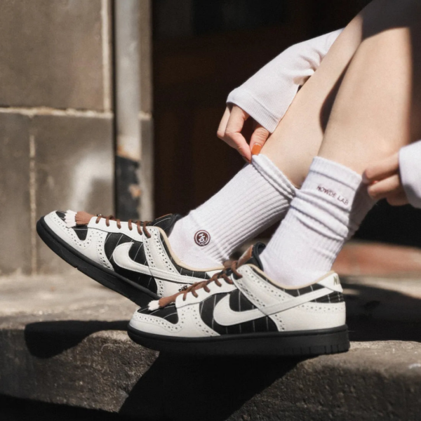 Giay Nike Dunk Low LX 'Brogue Pinstripe' FV3642-010
