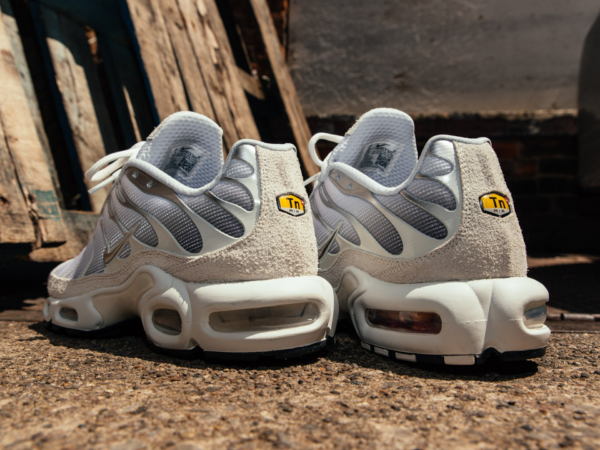 Giay Nike Air Max Plus 'Sail Pure Platinum Silver' FN7813-001