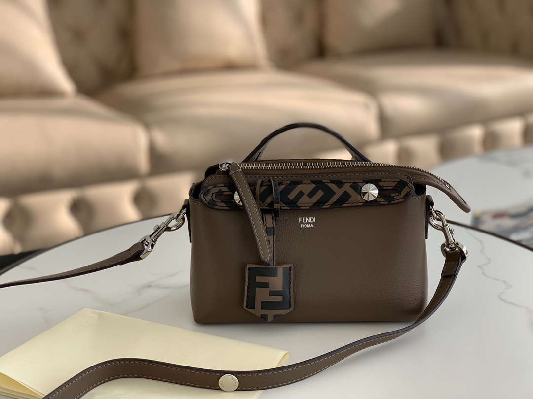 Fendi - Một hành trình sang trọng độc đáo trong ngành thời trang Hinh anh 3: Fendi - Mot hanh trinh sang trong doc dao trong nganh thoi trang