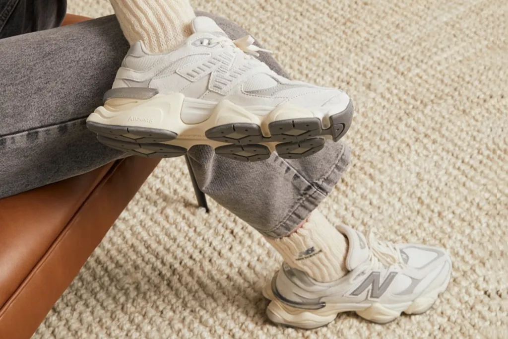 Hinh anh 1: New Balance 9060 va su tro lai day dot pha