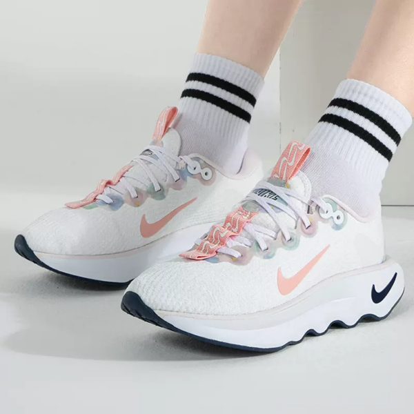 Giay Nike Motiva Premium 'Floral Watercolor' DZ3702-100