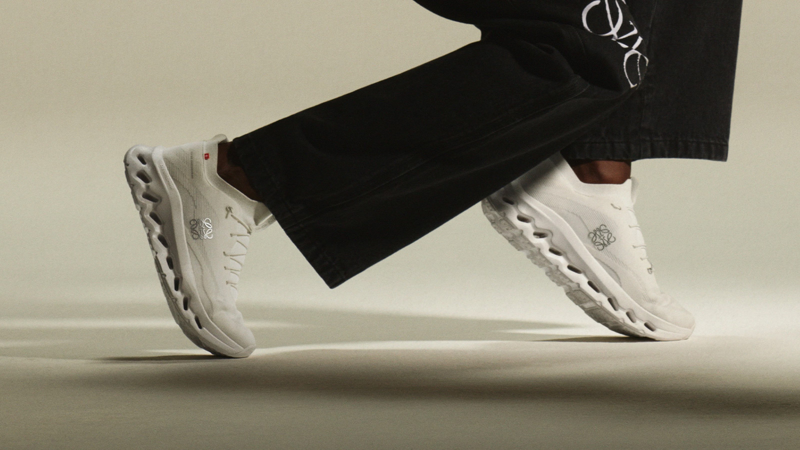 On Running  x  Loewe - Sự đột phá mới trong ngành giày chạy Hinh anh 5: On Running  x  Loewe - Su dot pha moi trong nganh giay chay
