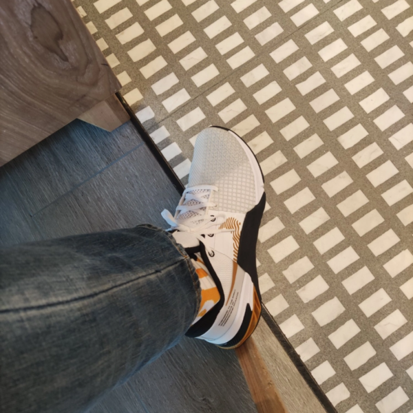 Giay Nike Metcon 8 'White Gold Suede' DO9328-100