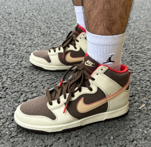Giay Nike Dunk High SE 'Baroque Brown' FB8892-200