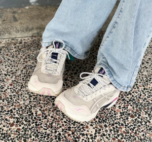 Giay Asics Gel-1090 V2 'Oatmeal Pink' 1202A383-201