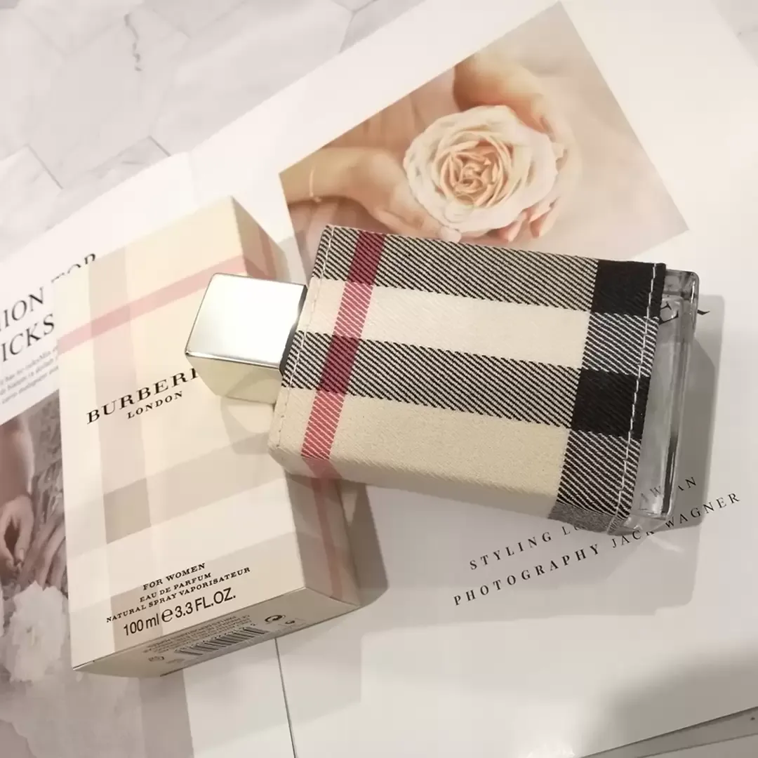 Top 10 mẫu nước hoa Burberry quyến rũ nhất dành cho các cô gái Hinh anh 2: Top 10 mau nuoc hoa Burberry quyen ru nhat danh cho cac co gai