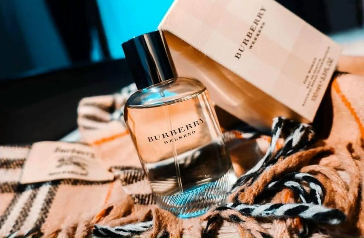 Top 10 mẫu nước hoa Burberry quyến rũ nhất dành cho các cô gái Hinh anh 5: Top 10 mau nuoc hoa Burberry quyen ru nhat danh cho cac co gai