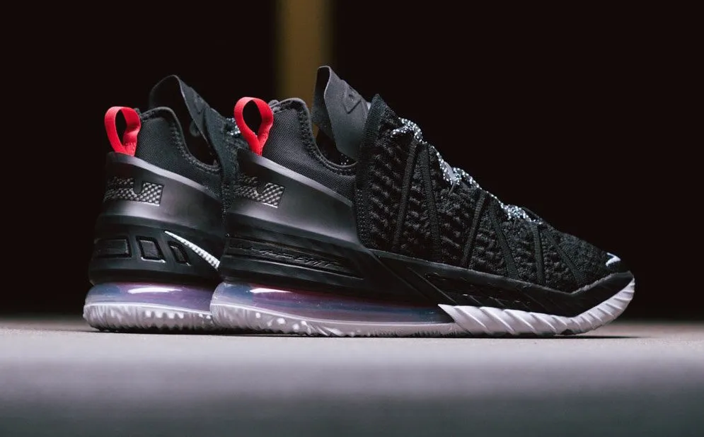 Top 5 phối màu Lebron 18 bạn nên sở hữu ngay hôm nay Hinh anh 6: Top 5 phoi mau Lebron 18 ban nen so huu ngay hom nay