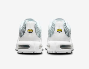 Giay Nike Air Max Plus 'White Metallic Silver' FV0952-100