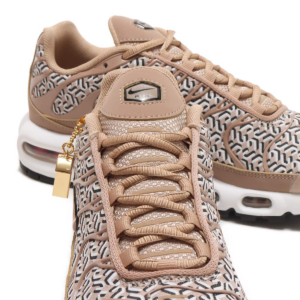 Giay Nike Air Max Plus 'United In Victory' FB2557-200