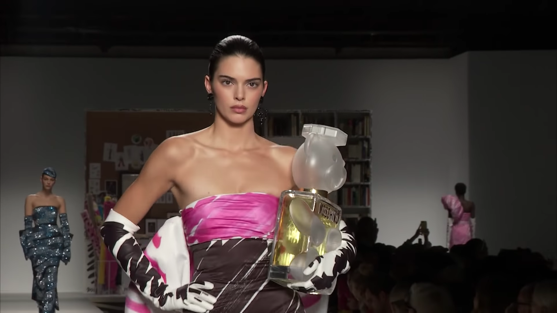 Hinh anh 3: Moschino - Thuong hieu tre trung thoi trang Y