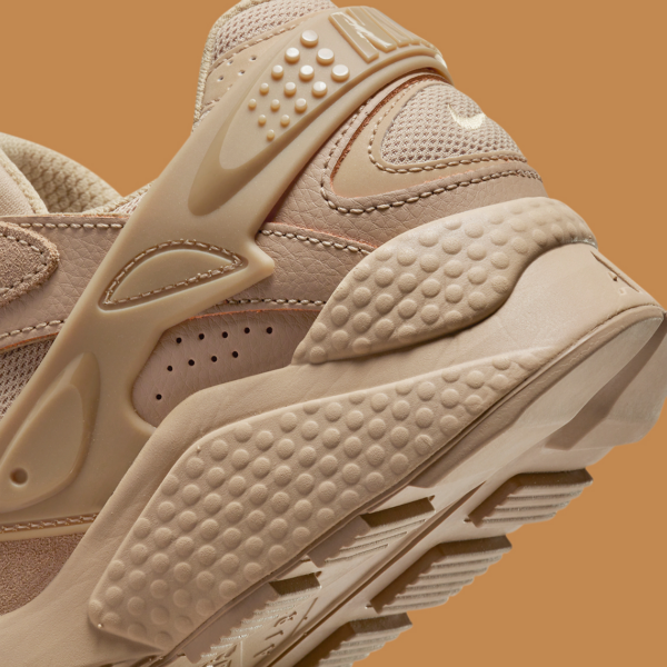 Giay Nike Air Huarache Runner 'Wheat Gold' DZ3306-200